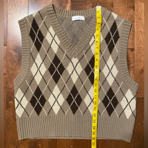 Oak and Fort Argyle Plaid Sweater Vest - Picture 3 of 4